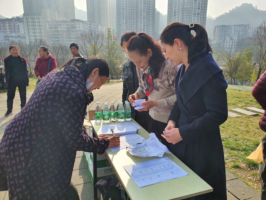 114队退休女职工庆三八活动照 (7).jpg
