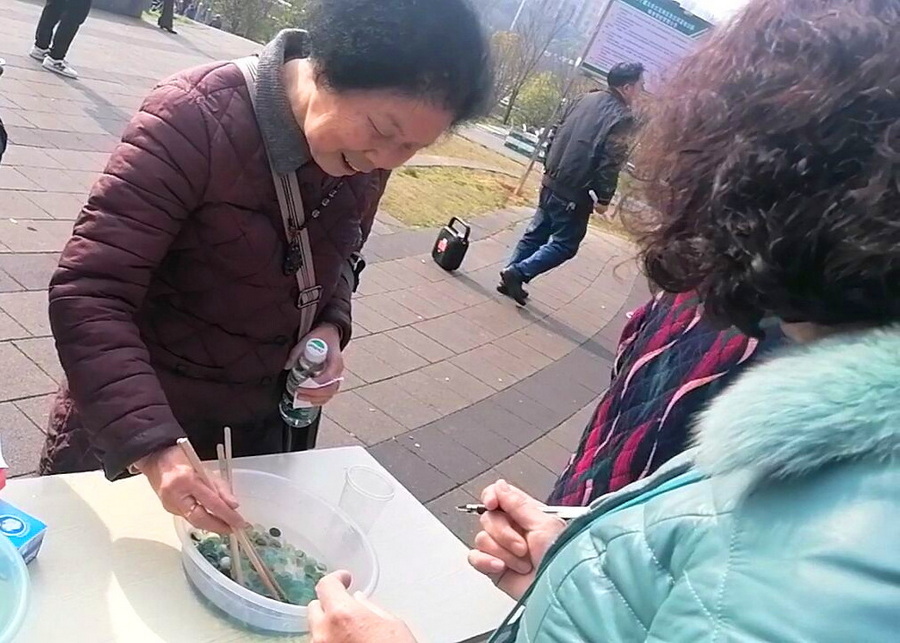 114队退休女职工庆三八活动照 (4).jpg