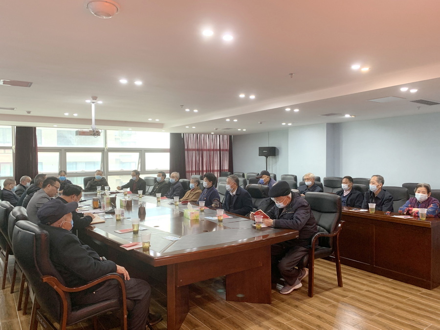 【图片新闻】贵州地矿114队为退休党员宣讲党的二十大精神 (1).jpg