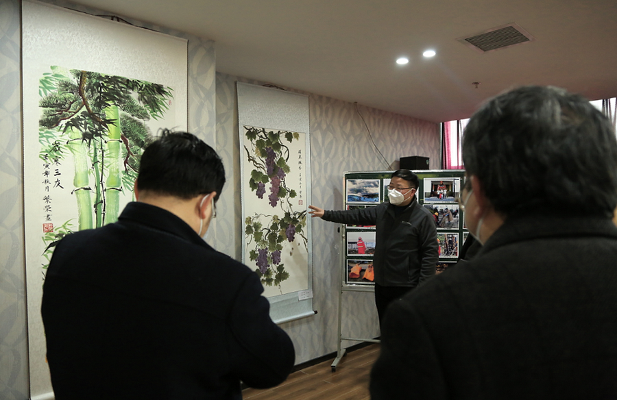 贵州地矿114队开展职工书法、摄影、绘画作品展评活动 (10).png