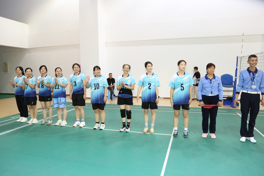 女 气排球.JPG