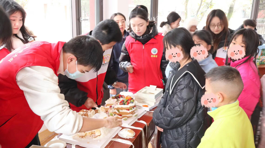 20240129--贵州地矿114队为福利院儿童送温暖3.jpg