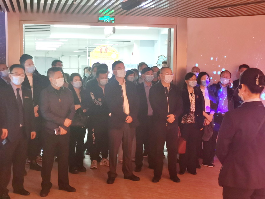 贵州浅层地温能公司参加“贵州省‘十三五’自然资源科技成果展” (1).jpg